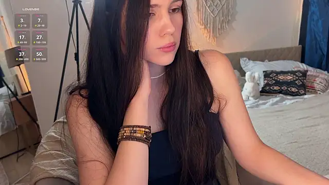 jennetdoll online show from October 7, 2025, 3:42 pm