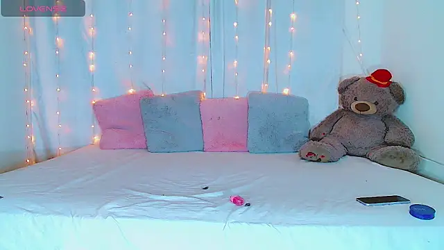 Snapshot of AlanaBekeer chatting on February 3, 2026, 10:37 pm AlanaBekeer online show from February 3, 2026, 10:37 pm