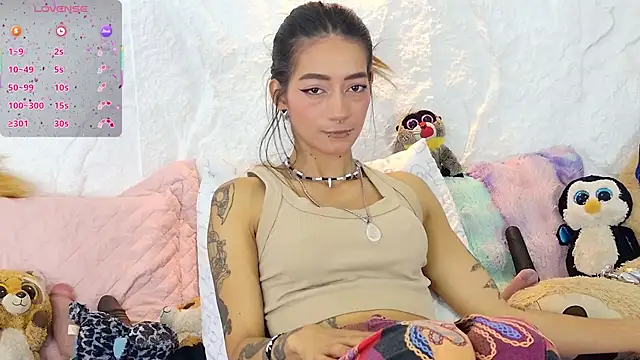 zorravioletta1 online show from October 13, 2025, 1:22 pm