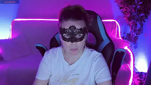 Sexy-Housewife online show from September 10, 2025, 7:14 pm