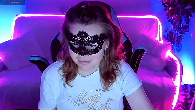 Sexy-Housewife online show from September 13, 2025, 7:02 pm