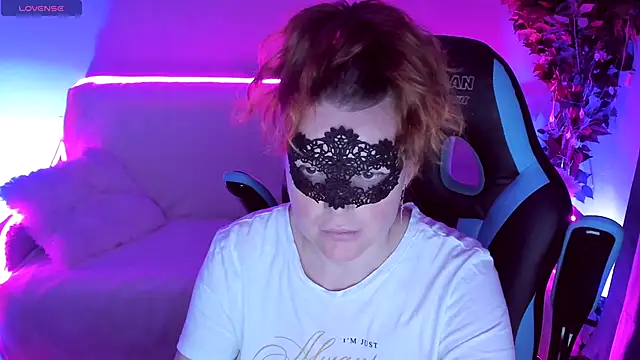 Sexy-Housewife online show from September 17, 2025, 7:04 pm