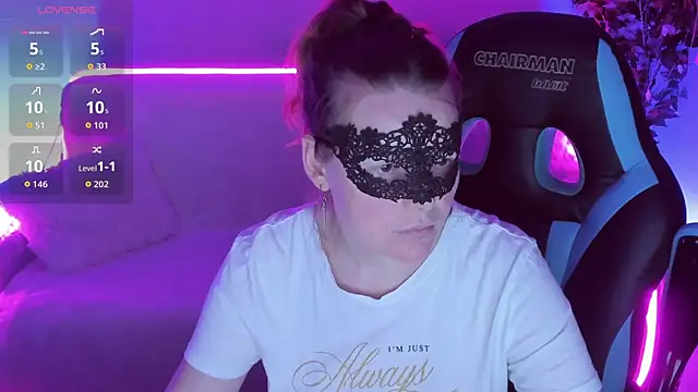 Sexy-Housewife online show from September 18, 2025, 7:05 pm