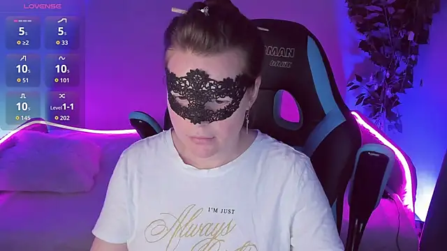 Sexy-Housewife online show from September 25, 2025, 6:55 pm