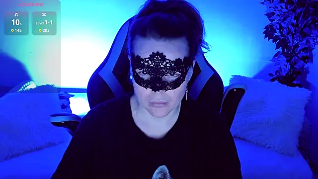 Sexy-Housewife online show from October 19, 2025, 7:03 pm