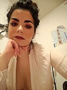 Saturnia Yvonne online show from February 25, 2025, 6:31 pm