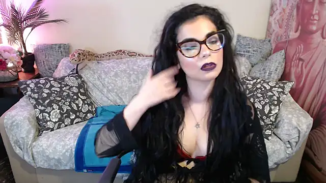 Saturnia Yvonne online show from October 7, 2025, 2:47 pm