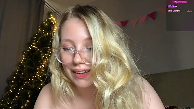 HoneyAudrey online show from December 27, 2024, 6:24 am