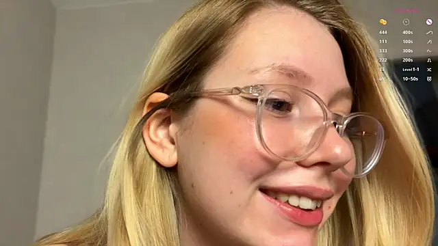 HoneyAudrey online show from January 18, 2025, 2:47 am