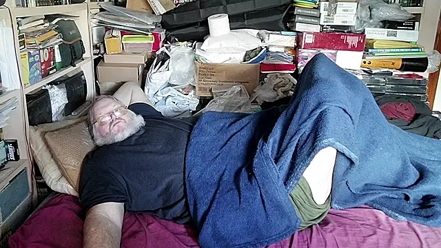 hadeszeuss2 online show from January 4, 2025, 1:10 pm