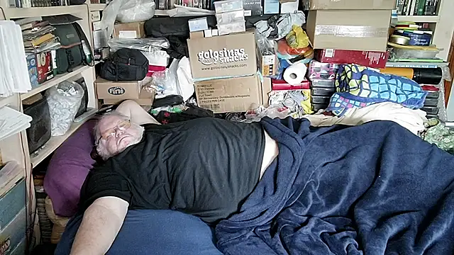 hadeszeuss2 online show from April 14, 2026, 2:23 pm