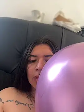 Devilsweet17 online show from November 9, 2025, 3:32 pm