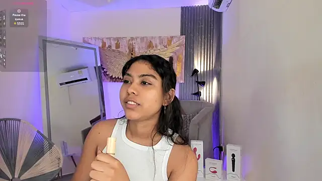 emma alice  online show from January 13, 2025, 12:13 pm