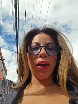 Snapshot of Karen_San_Miguel chatting on May 1, 2026, 8:13 pm Karen San Miguel online show from May 1, 2026, 8:13 pm