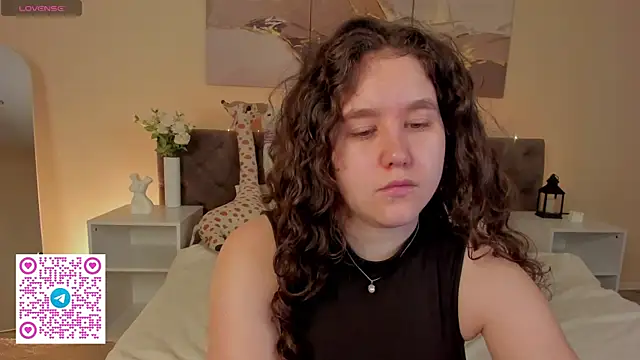 Snapshot of Ariella_Sol chatting on June 25, 2026, 1:27 am Ariella Sol online show from June 25, 2026, 1:27 am