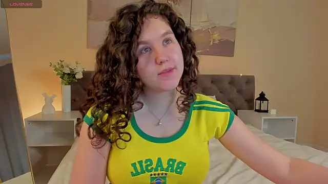Snapshot of Ariella_Sol chatting on July 5, 2026, 1:01 am Ariella Sol online show from July 5, 2026, 1:01 am