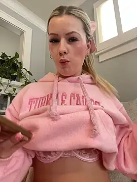 LoveShae  online show from February 5, 2025, 10:01 pm