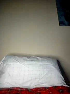 Snapshot of pretty-eyes23 chatting on December 17, 2025, 4:46 pm pretty-eyes23 online show from December 17, 2025, 4:46 pm