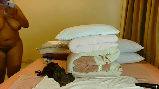 Snapshot of ALEXABOUJEE95 chatting on October 6, 2025, 3:31 pm ALEXABOUJEE95 online show from October 6, 2025, 3:31 pm