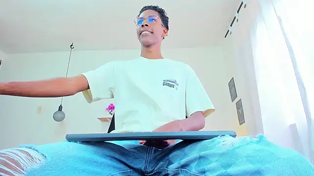 maiki18  online show from January 21, 2025, 1:22 pm