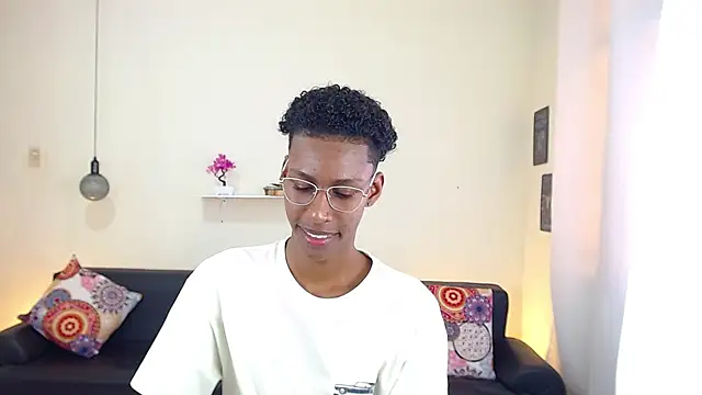 maiki18  online show from February 18, 2025, 7:41 pm