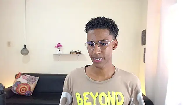 maiki18  online show from February 25, 2025, 7:58 pm