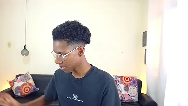 maiki18  online show from February 27, 2025, 7:58 pm