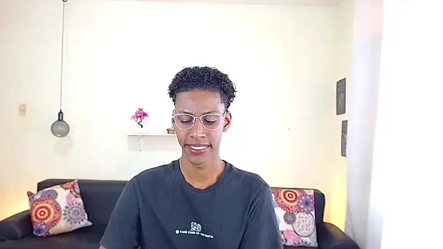 maiki18  online show from March 3, 2025, 1:42 pm