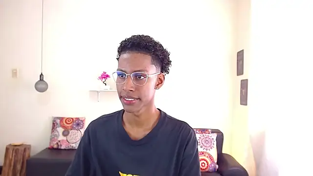 maiki18  online show from March 7, 2025, 1:40 pm