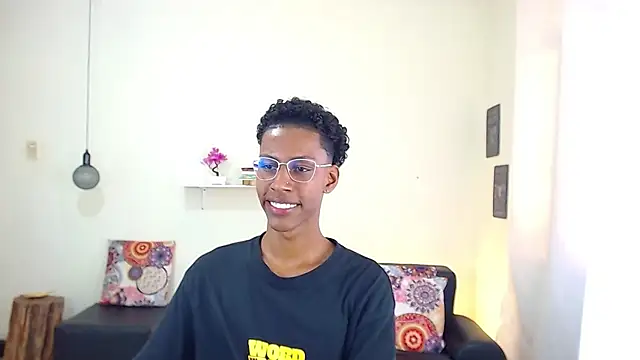 maiki18  online show from March 7, 2025, 7:49 pm