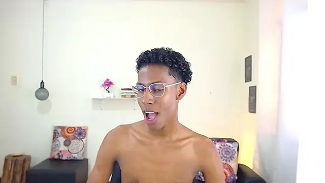 maiki18  online show from March 11, 2025, 4:51 pm