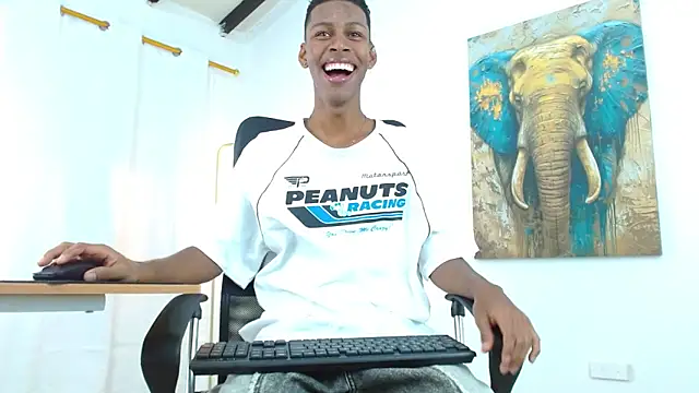 maiki18  online show from September 13, 2025, 2:06 pm