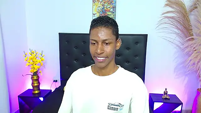 maiki18  online show from October 25, 2025, 2:02 pm