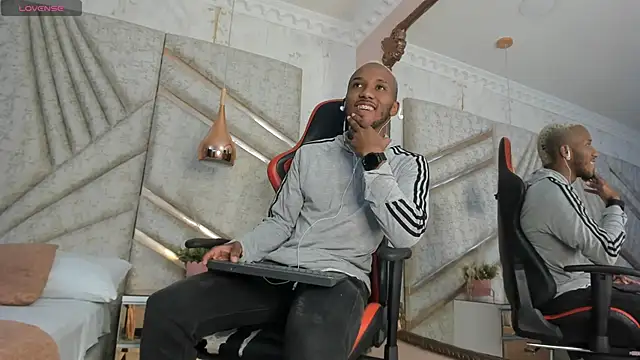 Snapshot of JamesParck chatting on February 7, 2025, 12:17 pm JamesParck online show from February 7, 2025, 12:17 pm