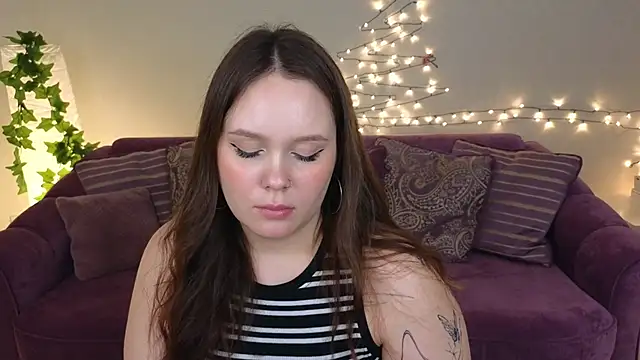 miki miki cutie  online show from December 17, 2024, 7:48 pm