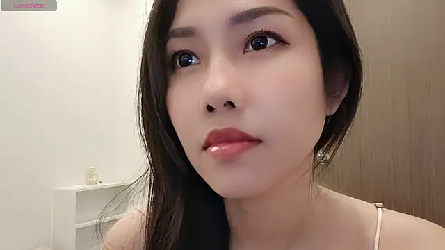 Sugar2k5 online show from November 30, 2025, 7:56 am