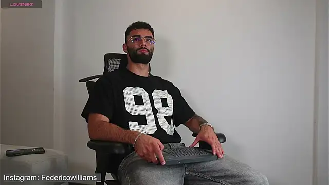 Derek w online show from September 23, 2025, 4:59 am