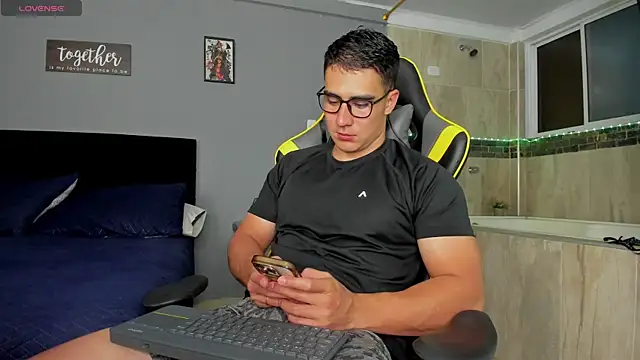 owengray2n online show from February 28, 2025, 4:43 am