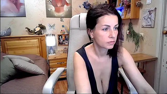 Snapshot of Kendra_Mom chatting on April 21, 2026, 9:59 am Kendra Mom online show from April 21, 2026, 9:59 am