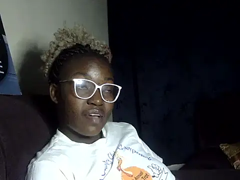 Sexy racy rebel  online show from December 17, 2025, 9:43 pm