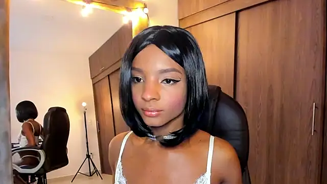 alikahouston4 online show from February 6, 2025, 8:39 am