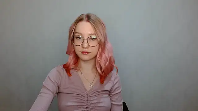 Snapshot of cindi_hot chatting on December 5, 2024, 12:33 pm cindi hot online show from December 5, 2024, 12:33 pm