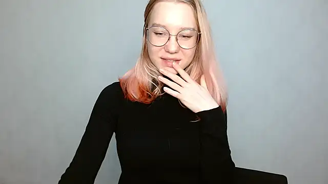 Snapshot of cindi_hot chatting on December 26, 2024, 2:05 pm cindi hot online show from December 26, 2024, 2:05 pm