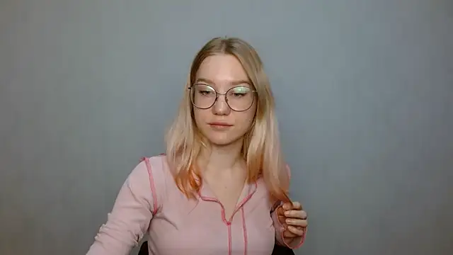 Snapshot of cindi_hot chatting on January 19, 2025, 12:39 pm cindi hot online show from January 19, 2025, 12:39 pm