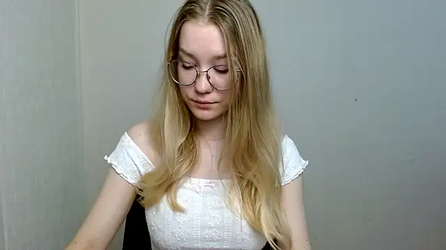 Snapshot of cindi_hot chatting on November 8, 2025, 10:26 am cindi hot online show from November 8, 2025, 10:26 am