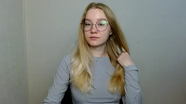 cindi hot online show from November 11, 2025, 8:47 am