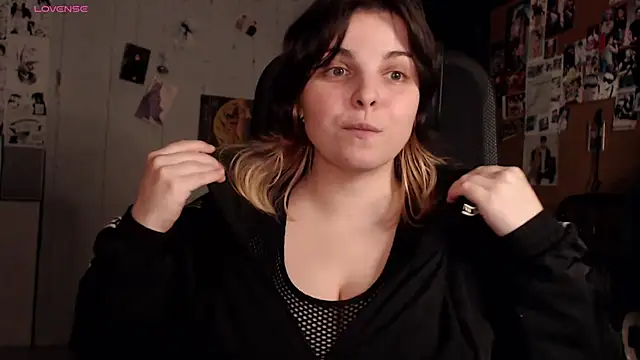 Saya sweet online show from November 30, 2025, 9:08 pm