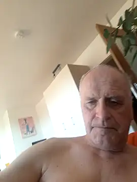 Milkasahne64 online show from November 7, 2025, 11:32 am