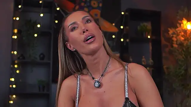 Evelyn Evyyy online show from February 3, 2026, 7:19 pm