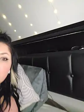 -BonnieBlack- online show from April 1, 2026, 4:02 am